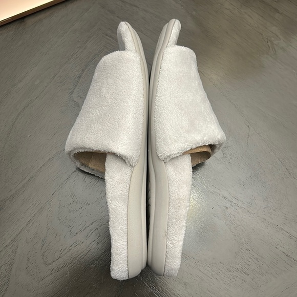 Vionic Dream Women's Supportive Slipper - Picture 8 of 13